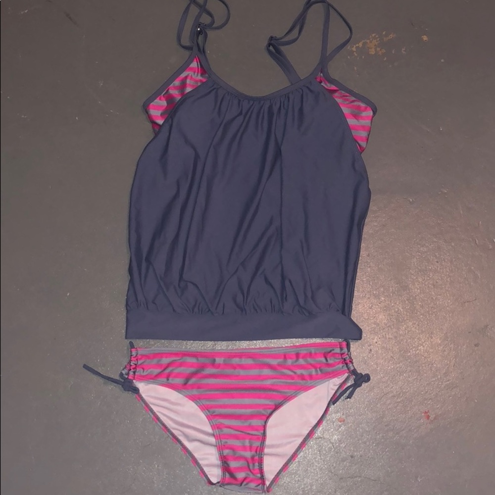 Women’s swim suit